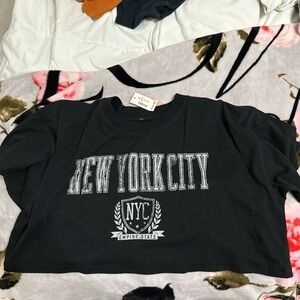 Black Aeropostale cropped tee